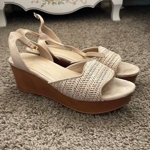 Tan weaved wedges